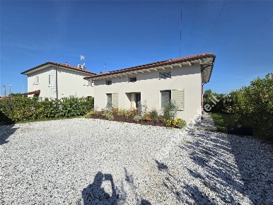 Foto Villa unifamiliare a Massa Rinchiostra - Quercioli di 180 m²