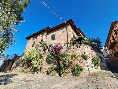 Foto Villa unifamiliare a Montopoli in Val d'Arno di 388 m² con 6 locali