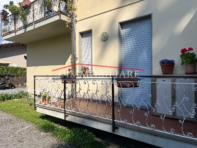 Foto Appartamento a Massa Marina di Massa Centro di 75 m² con 5 locali