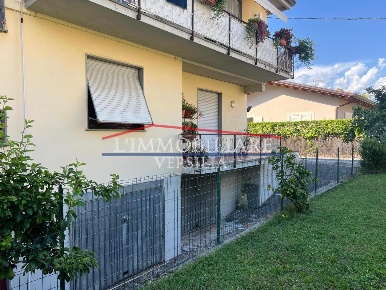Foto Appartamento a Massa Marina di Massa Centro di 75 m² con 5 locali