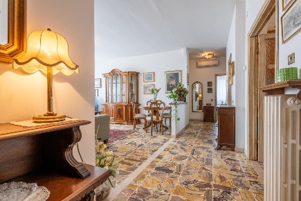 Foto Appartamento a Cascina Semicentro di 110 m² con 5 locali in vendita