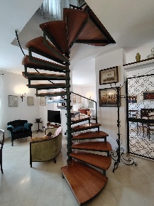 Foto Appartamento a Carrara Centro di 250 m² con 10 locali in vendita