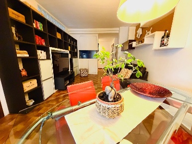 Foto Appartamento a Carrara Avenza di 90 m² con 5 locali in vendita