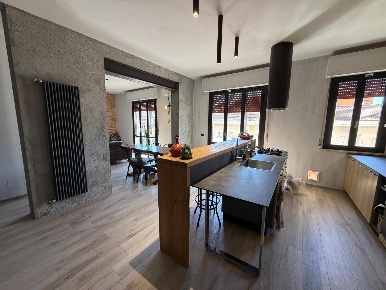 Foto Appartamento a Calcinaia Centro di 110 m² con 5 locali in vendita