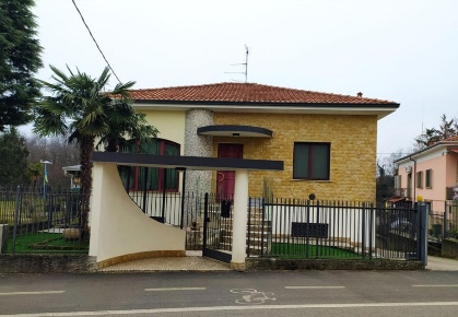 Foto Villa unifamiliare a Cairate Bolladello Peveranza di 245 m² in vendita