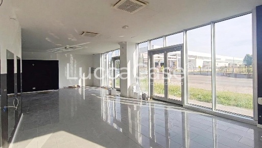 Foto Locale commerciale a Pisa Ospedaletto di 155 m² con 1 locali