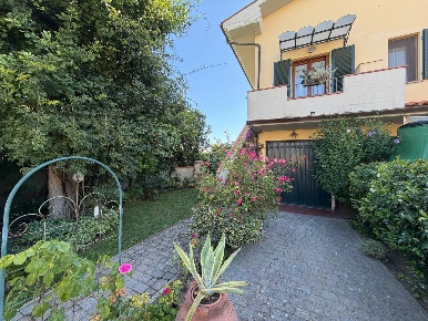 Foto Appartamento a Calcinaia Case Bianche di 120 m² con 5 locali
