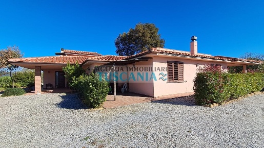 Foto Agriturismo a Montescudaio di 10200 m² con 280 locali in vendita