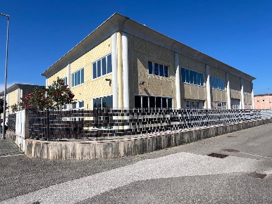 Foto Capannone industriale a Crespina Lorenzana Lavoria di 400 m²