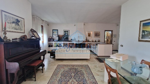 Foto Villa bifamiliare a Sarzana Sarzanello, San Lazzaro di 262 m²