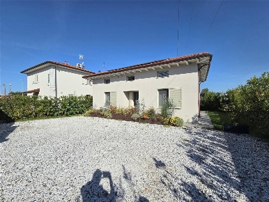 Foto Villa unifamiliare a Massa Rinchiostra - Quercioli di 180 m²