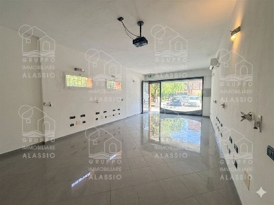 Foto Ufficio in Via Mazzini, Albenga Centro di 70 m² con 1 locali