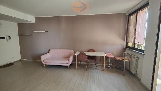 Foto Negozio in Viale Kennedy, Correzzana Centro di 42 m² con 2 locali