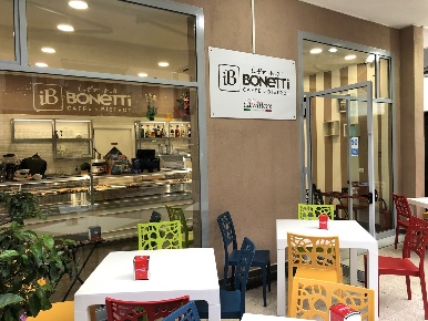 Foto Negozio in Via Telesino 89/91, Palermo di 53 m² con 2 locali