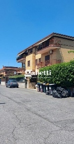 Foto Appartamento in Via TORREMAGGIORE 35, Roma Borghesiana di 146 m²