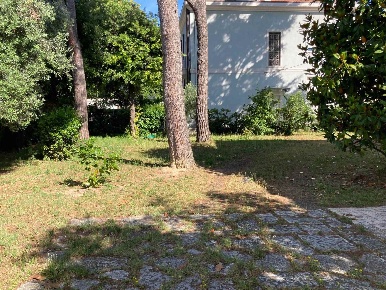 Foto Villa unifamiliare a Fano di 300 m² con 8 locali in vendita