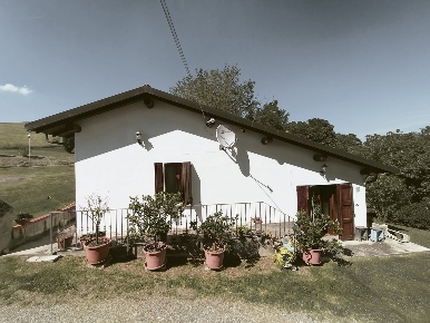 Foto Rustico in Via del Sasso 20, Pianoro di 100 m² con 4 locali in vendita
