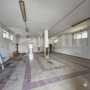 Foto Attività commerciale in Via Racale 123, Melissano di 150 m² in vendita