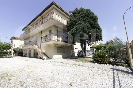 Foto Villa bifamiliare in Via Parini 11, Mogliano Veneto Centro di 400 m²