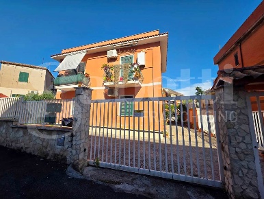 Foto Appartamento in Via degli Ordelaffi 5, Roma Pisana - Bravetta di 42 m²