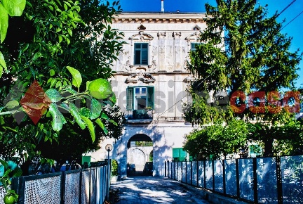 Foto Appartamento in Via Strettola 35, Vietri sul Mare Centro di 293 m²