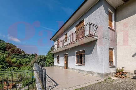 Foto Rustico in Via Rivodora 8, San Mauro Torinese Centro di 237 m²