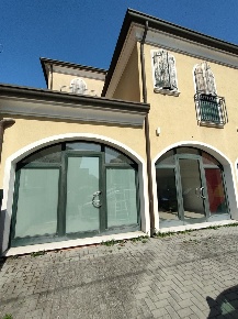 Foto Negozio in Via GAVELLO Via Nenni 0, Gavello Centro di 114 m²