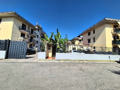 Foto Appartamento in Via Don Milani 1, Caivano Centro di 90 m² con 4 locali