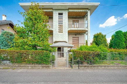 Foto Appartamento in Via Sorelle Lucini 38/A, Saronno di 102 m² in vendita