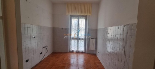 Foto Appartamento in Via Montia 6, Carrara Centro di 95 m² con 4 locali