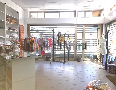 Foto Locale commerciale in Via Leonardo Da Vinci 35, Limbiate Centro