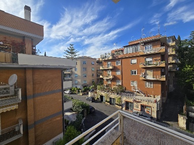 Foto Appartamento in Via Montasio 41, Roma Città Giardino di 84 m²
