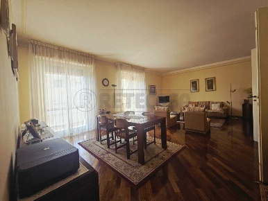 Foto Appartamento in Via Milazzo, Cremona Centro di 180 m² con 4 locali