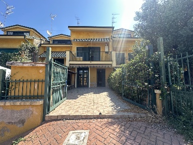 Foto Villa unifamiliare in Via Pietro Vannucci, Guidonia Montecelio Pichini
