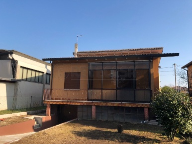 Foto Villa a schiera a Rosà Centro di 150 m² con 4 locali in affitto