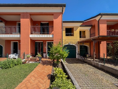 Foto Appartamento in Via Monte Summano, Costabissara di 153 m² con 6 locali