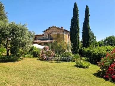 Foto Rustico in SOVICILLE, Sovicille di 180 m² con 8 locali in vendita