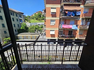 Foto Appartamento in via gavino 8, Campomorone Centro di 77 m² con 4 locali