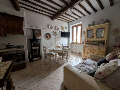 Foto Casa indipendente a Camaiore Camaiore Paese di 250 m² con 12 locali