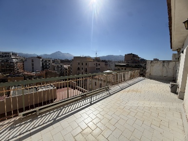 Foto Attico in Via Sampolo, Palermo di 185 m² con 6 locali in vendita