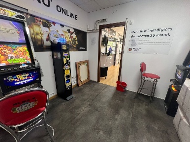 Foto Attività commerciale in Via Luciano Conti, Roma Re di Roma di 45 m²