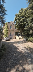 Foto Appartamento a Bologna Saragozza dentro le Mura di 90 m² con 4 locali