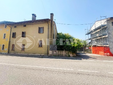 Foto Casa indipendente in Via G. Garibaldi 75, Roveredo in Piano Centro