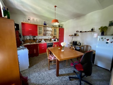 Foto Villa bifamiliare a Ameglia Centro di 184 m² con 9 locali in vendita