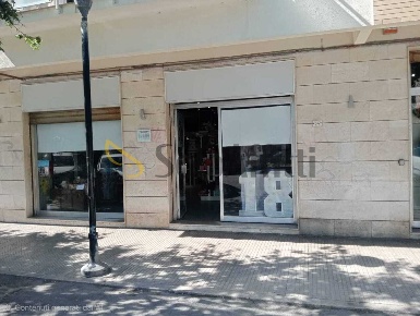 Foto Locale commerciale a Falconara Marittima Centro di 300 m² con 6 locali