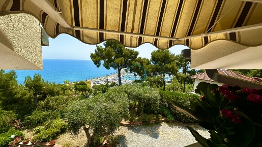 Foto Villa unifamiliare in Viale Vittorio Veneto 35, Imperia Porto Maurizio