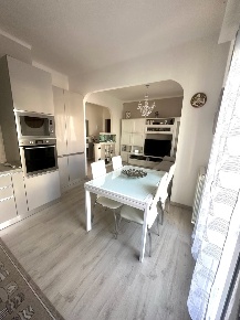 Foto Appartamento in Via Bent. Amilcare Nuvolone 19, Taggia Centro di 79 m²