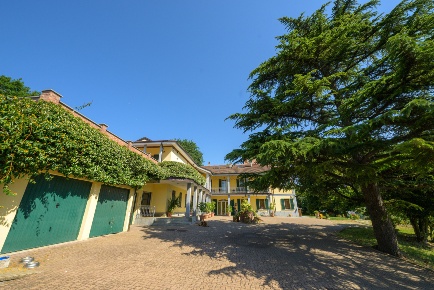Foto Villa bifamiliare in Strada Alessandria 18, Valenza di 1015 m²