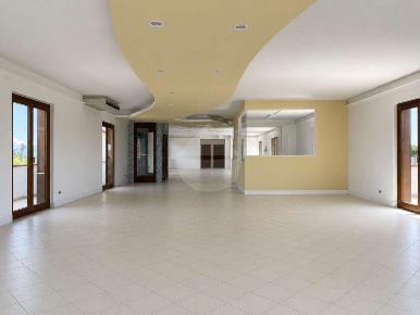 Foto Negozio in Contrada Cona, Treglio Pagliaroni di 300 m² con 4 locali