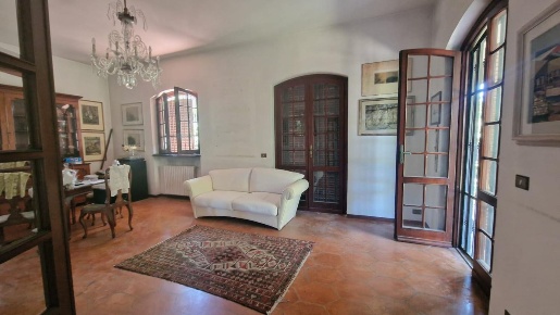 Foto Casa indipendente a Viareggio Città Giardino di 300 m² con 8 locali
